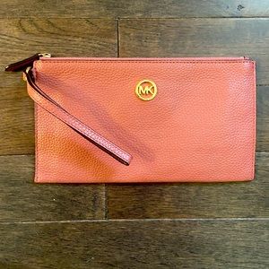 MICHAEL KORS Wristlet